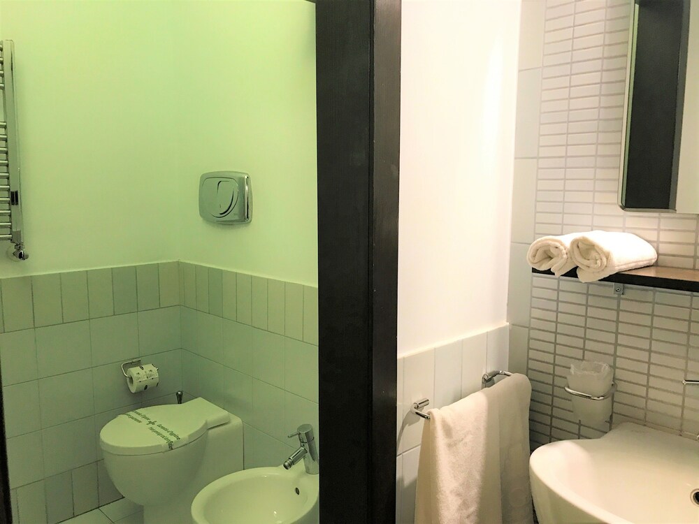 Economy Double Room - Photo 4