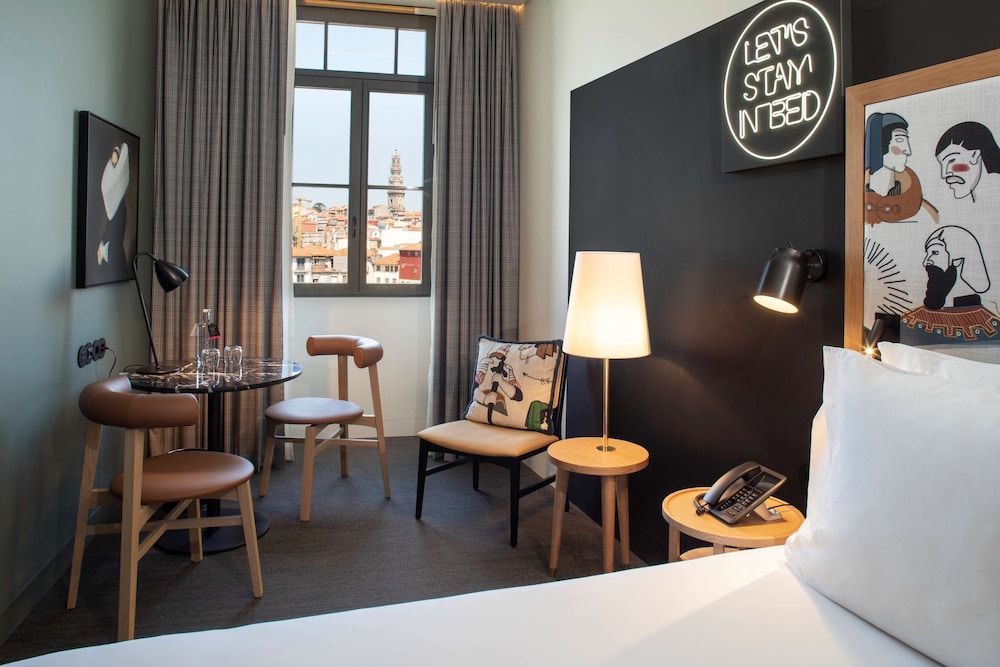 Superior Room, 2 Twin Beds, City View