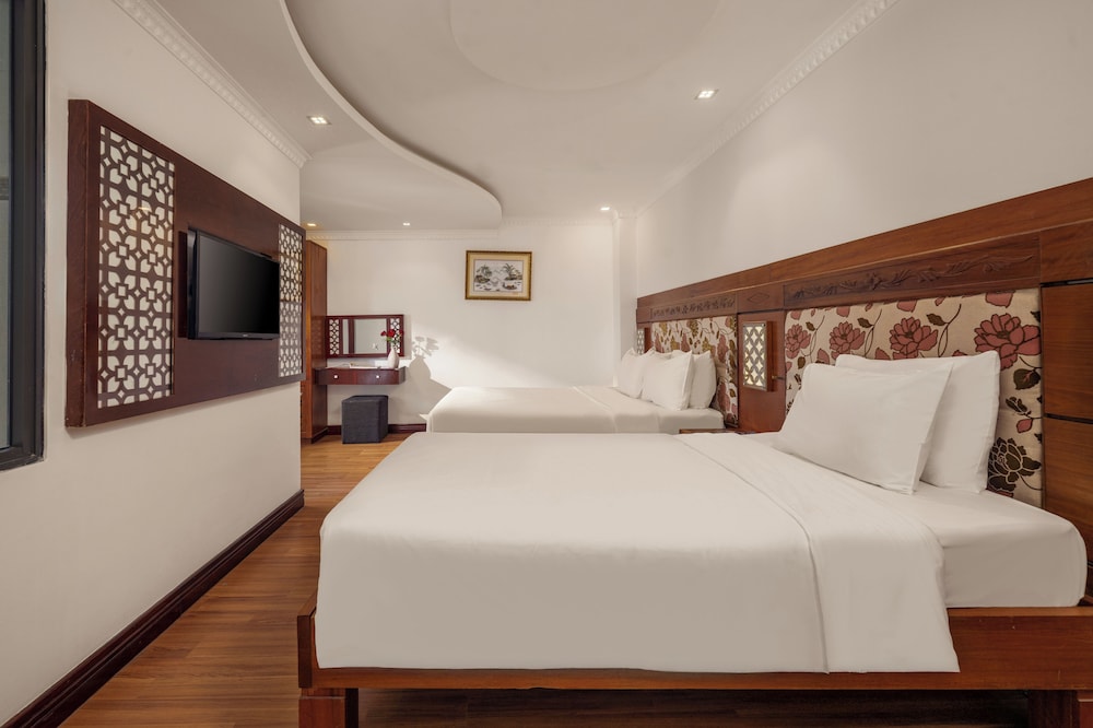 Deluxe Triple Room, City View