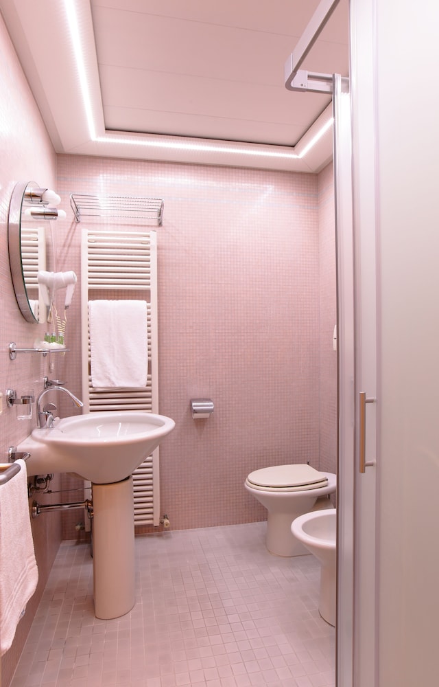 Double or Twin Room - Photo 5