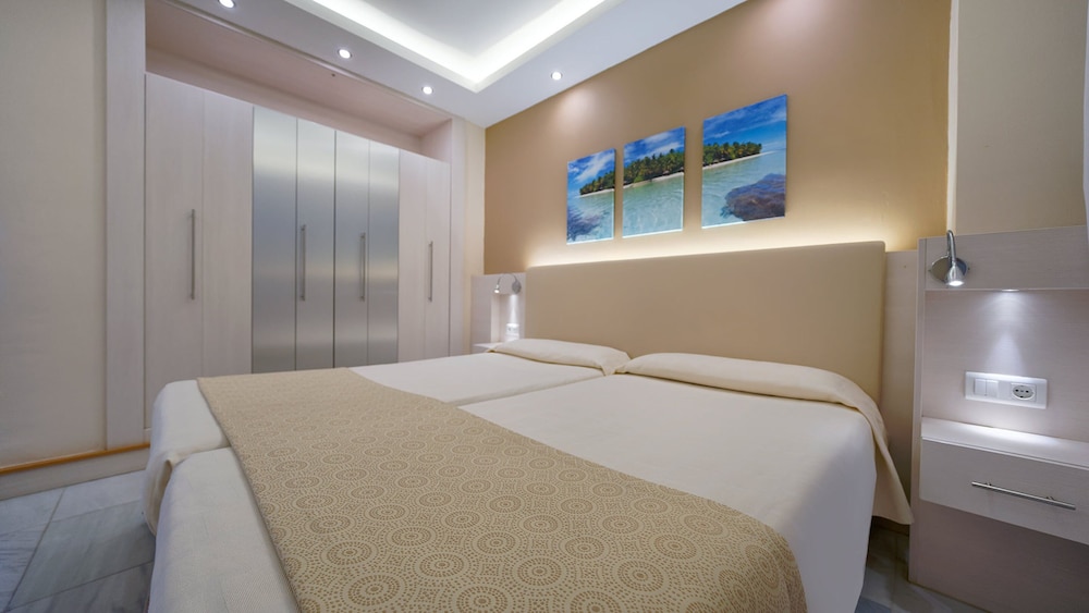 Double Room (3 Adults) photo 3