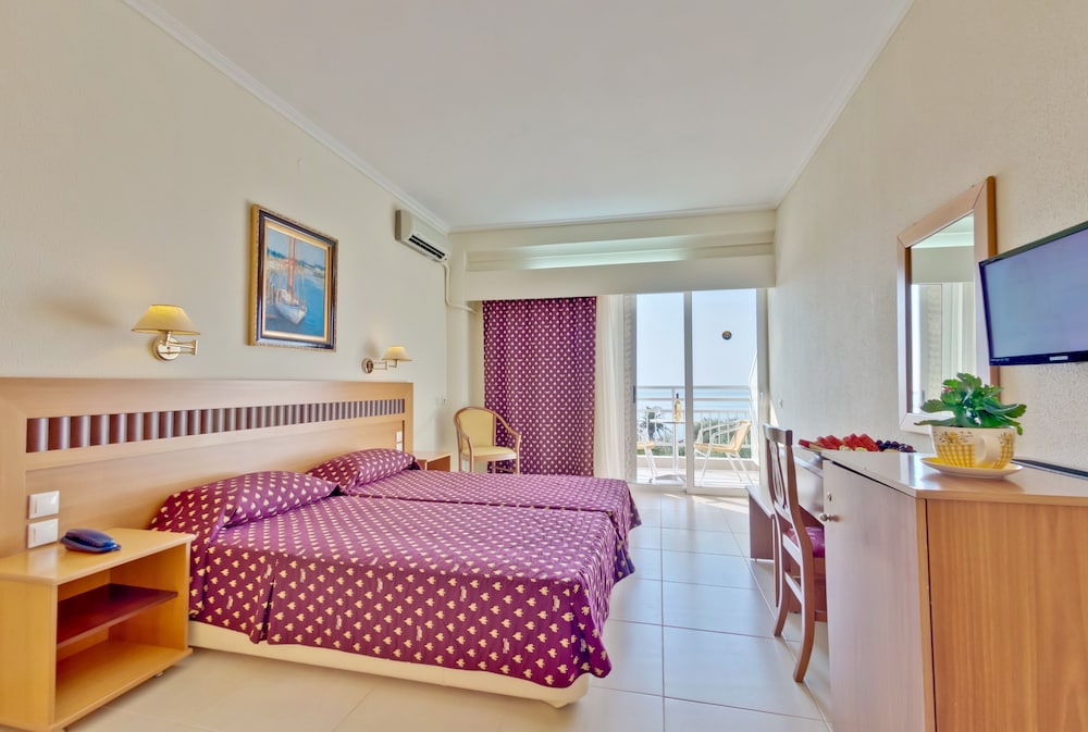 Standard Double or Twin Room, Sea View photo 3