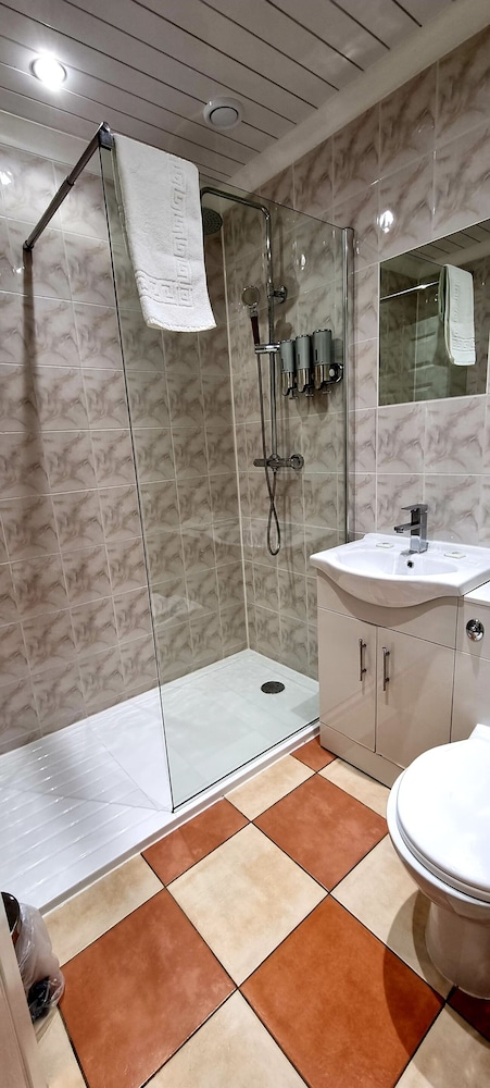 Standard Double Room, Ensuite photo 3
