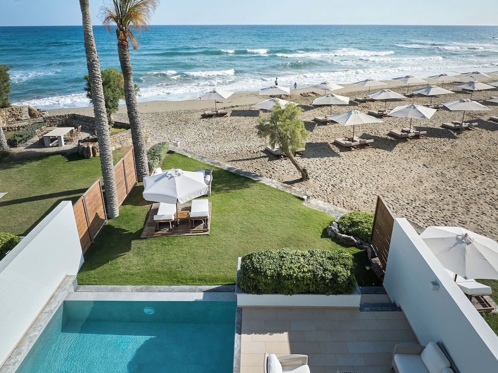 2 Bedroom villa waterfront with private pool thumbnail 5