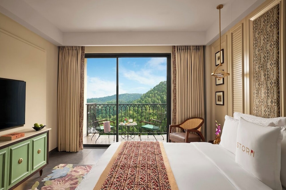 Superior Room, 1 King Bed, Mountain View (Superior Room)