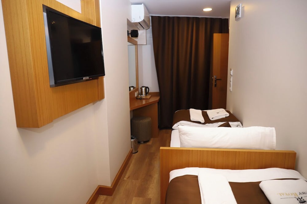Economy Twin Room photo 3