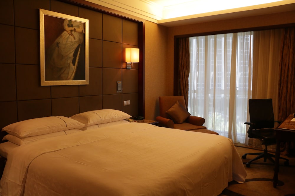 Panoramic Studio Suite, 1 King Bed - Photo 5
