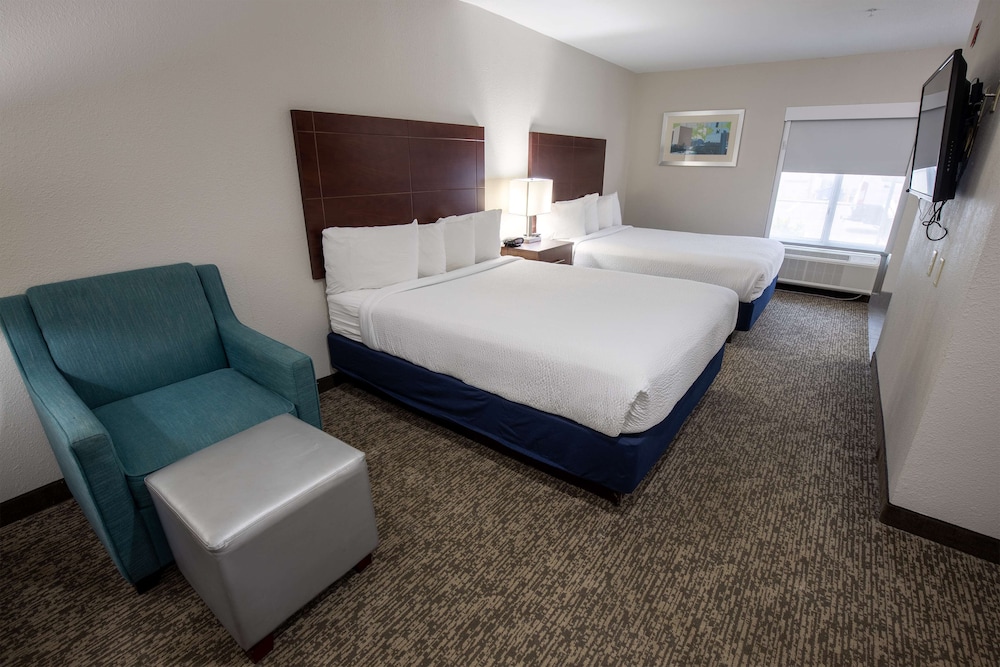Standard Room, 2 Queen Beds, Non Smoking, Refrigerator & Microwave - Photo 1