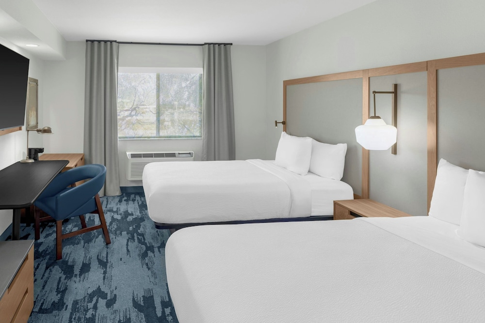 Room, 2 Queen Beds (Mobility Accessible, Tub) photo 1