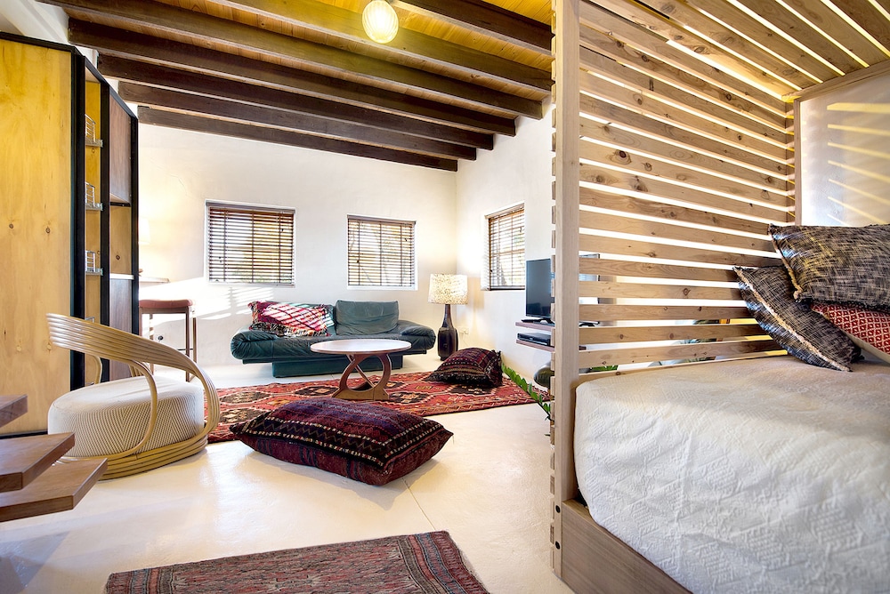 Romantic House, 2 Bedrooms, Garden View photo 1
