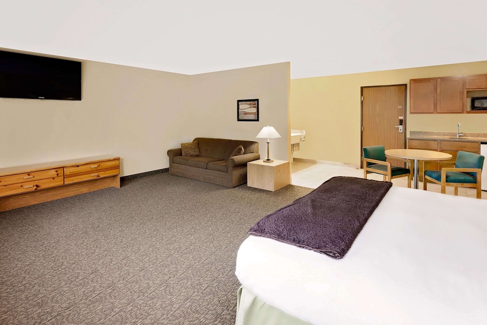 Studio Suite, 1 King Bed, Non Smoking - Photo 7