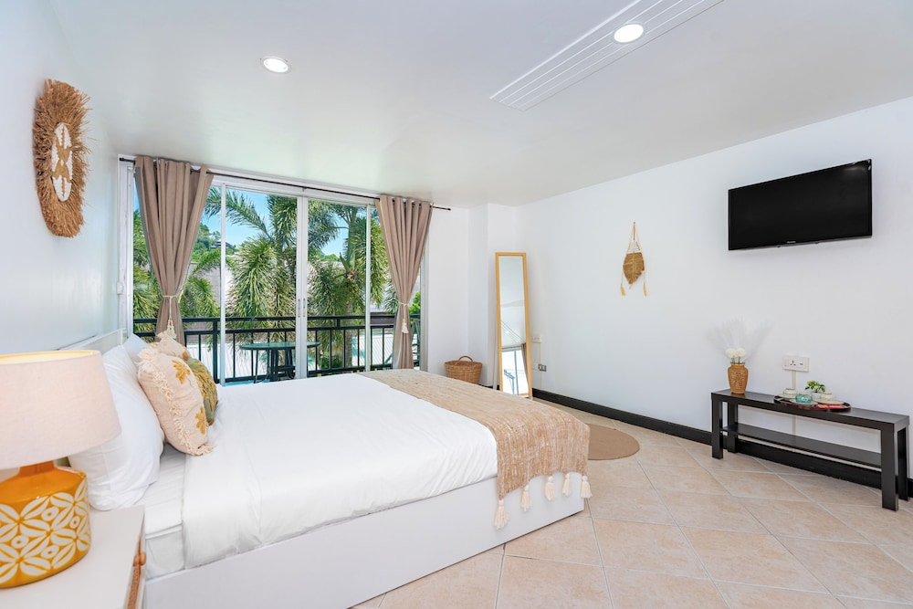 Family Room with Private External Bathroom photo 3
