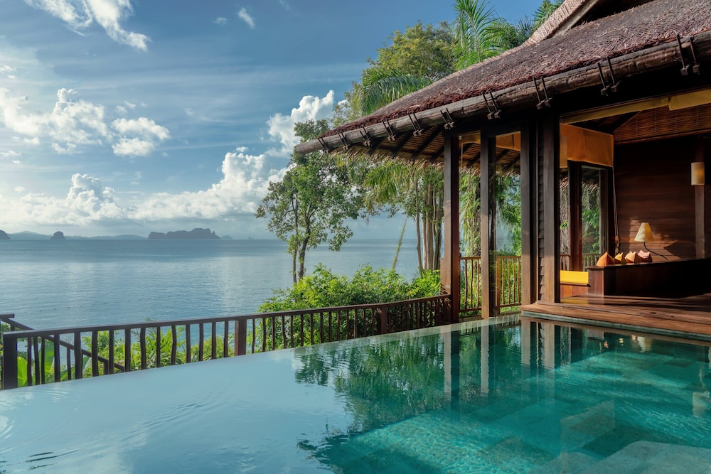 Beachfront Pool Villa