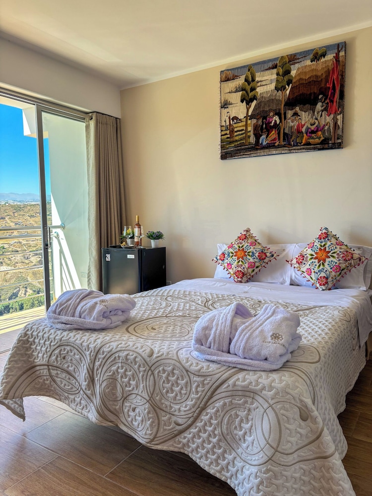 Comfort Room, Balcony, Valley View photo 2