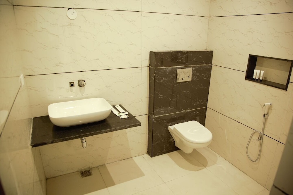 Deluxe Room - Photo 3