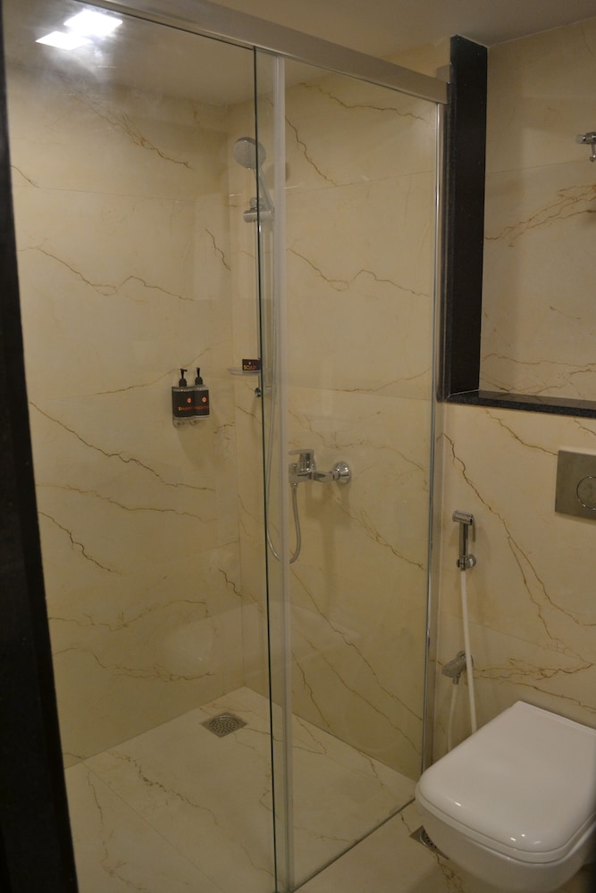 Luxe Room - Photo 2