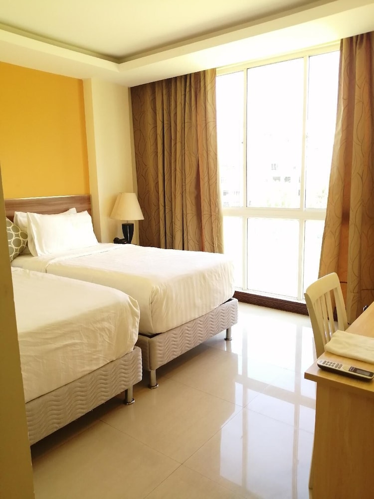 Deluxe Twin Room, 2 Twin Beds, City View photo 2
