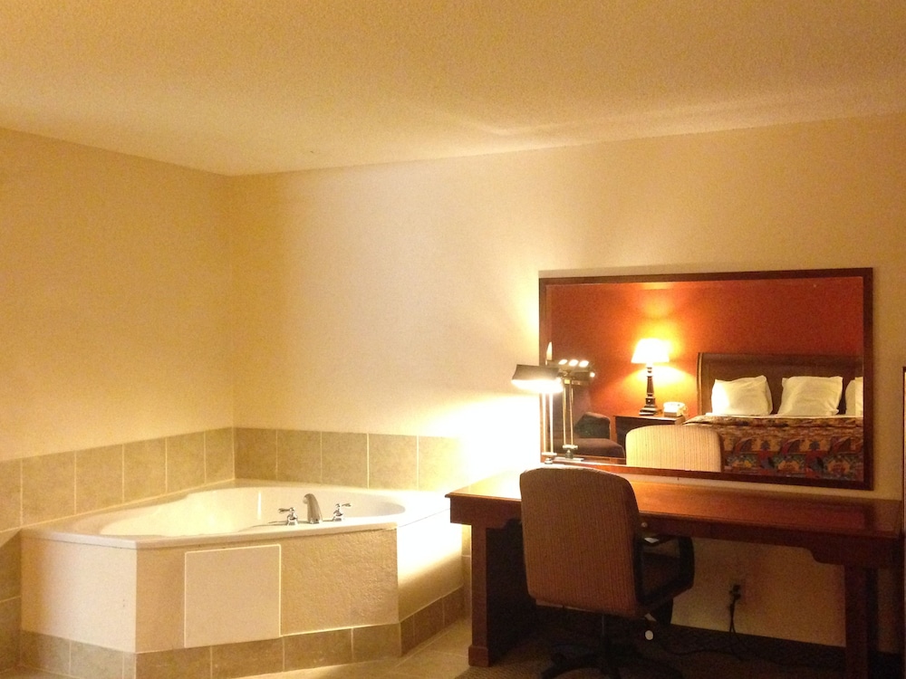 Deluxe Room, 1 King Bed, Non Smoking - Photo 2