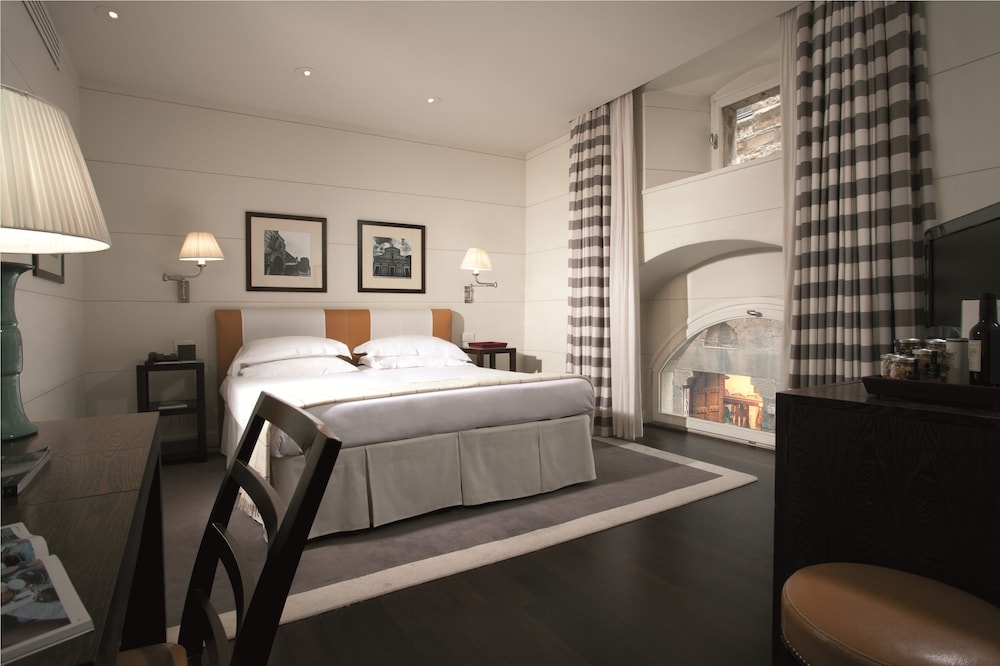 Gallery Prestige Room