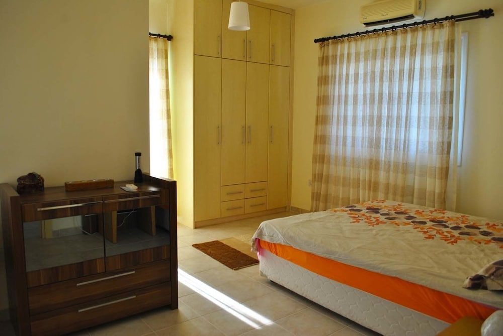 Villa photo 3