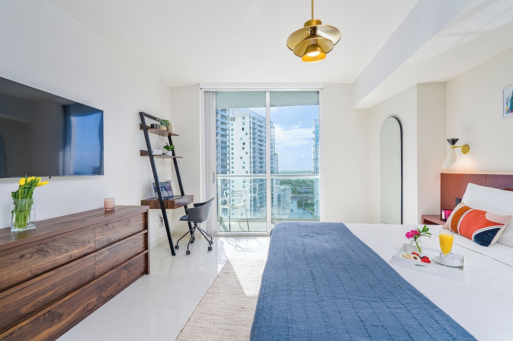 Boutique Apart, 1 King & Sofa Bed, Sauna, River/City Views, Balcony3106