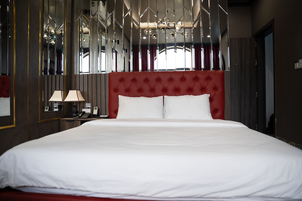 Honeymoon Room - Photo 6