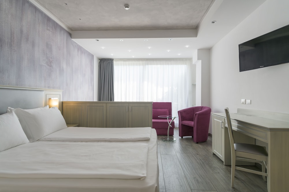 Deluxe Triple Room, Lake View photo 3