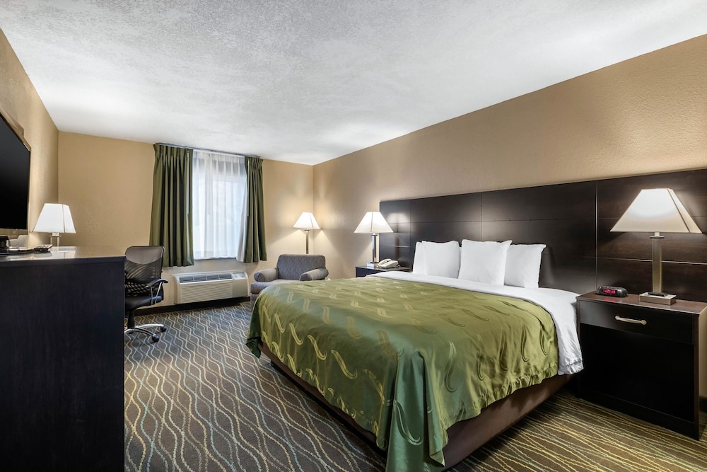 Standard Room, 1 King Bed, Non Smoking photo 1