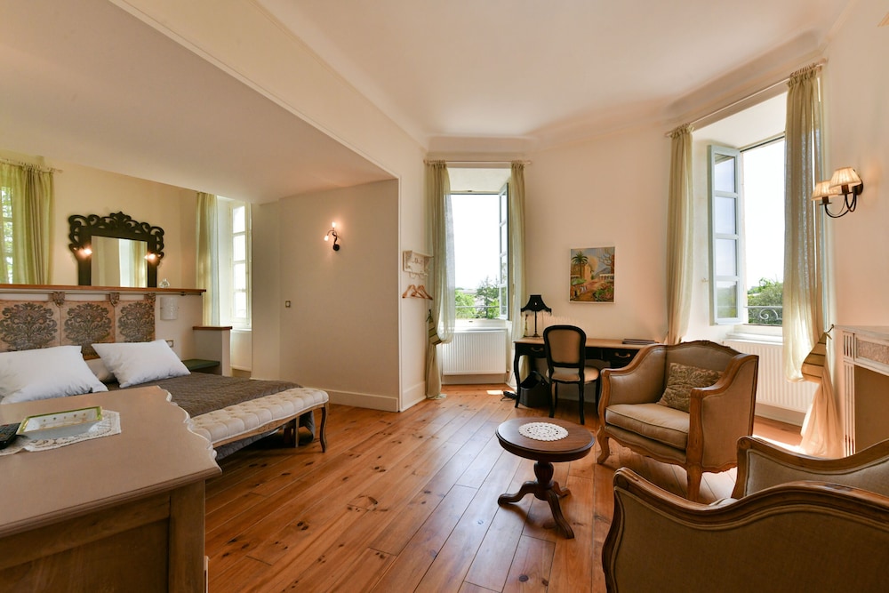 Classic Double Room, Ensuite, Park View (Camélia)