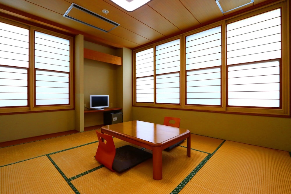 Japanese room with private bathroom for 4 people photo 1