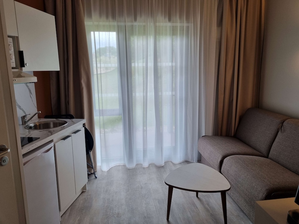 Superior Room, 1 Double Bed with Sofa bed - Photo 9