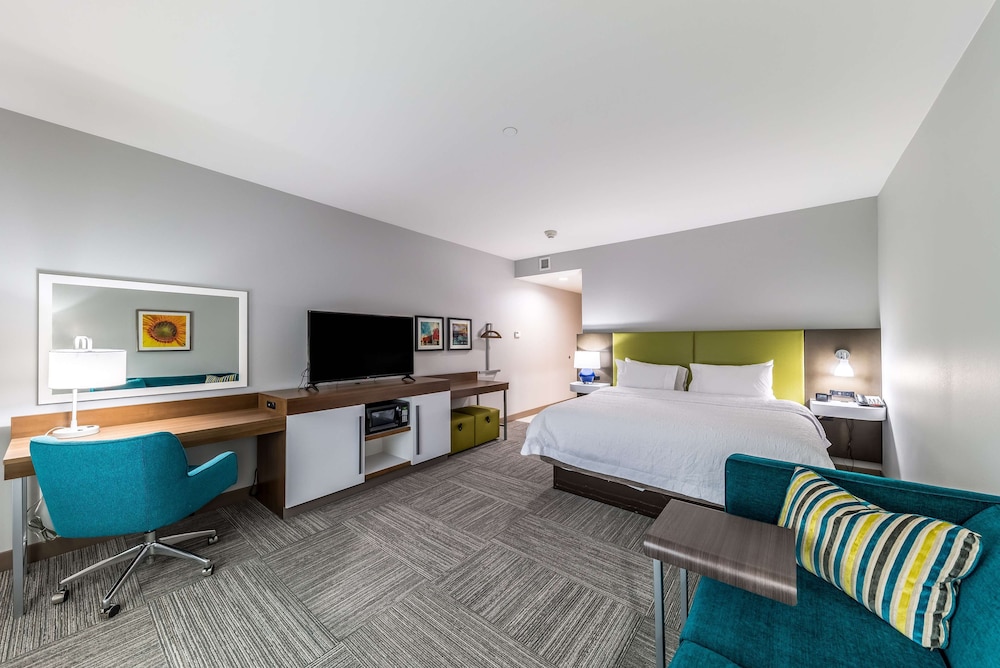 Room, 1 King Bed, Accessible, Bathtub (Mobility & Hearing) photo 2