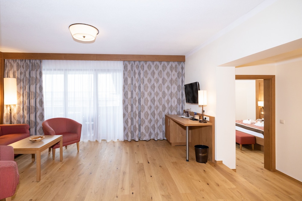Deluxe Suite, 1 Bedroom, Balcony, Mountain View (Fein_DAHUAM) photo 2