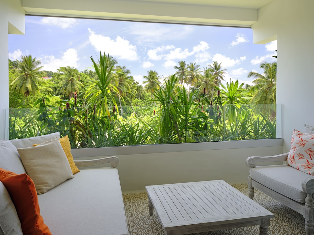 Deluxe Room, 1 King Bed, Mountain View (Balcony) - Photo 4