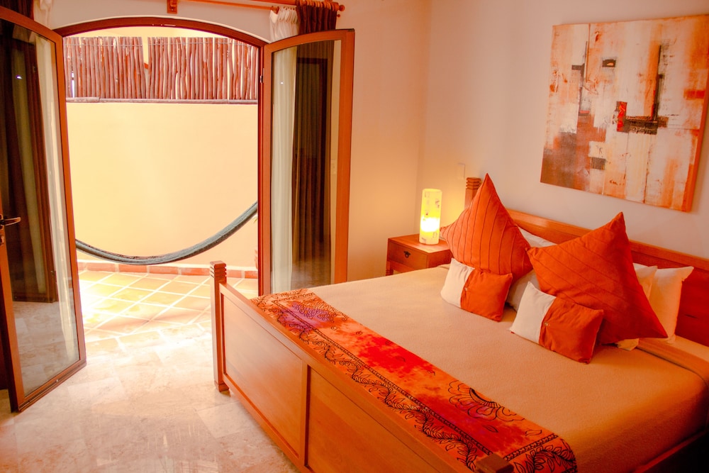 Suite, 1 Bedroom - Photo 1
