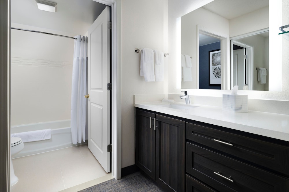 Two Bedroom Suite - Photo 8