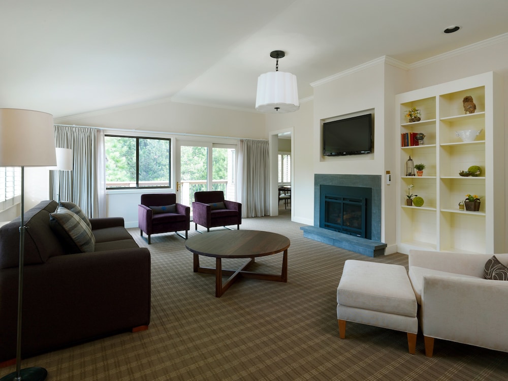 Moss Glen Suite photo 3