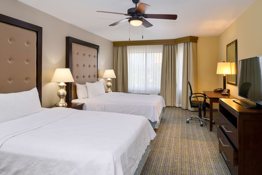 Suite, 2 Queen Beds, Accessible (Mobility & Hearing, Roll-in Shower) - Photo 3