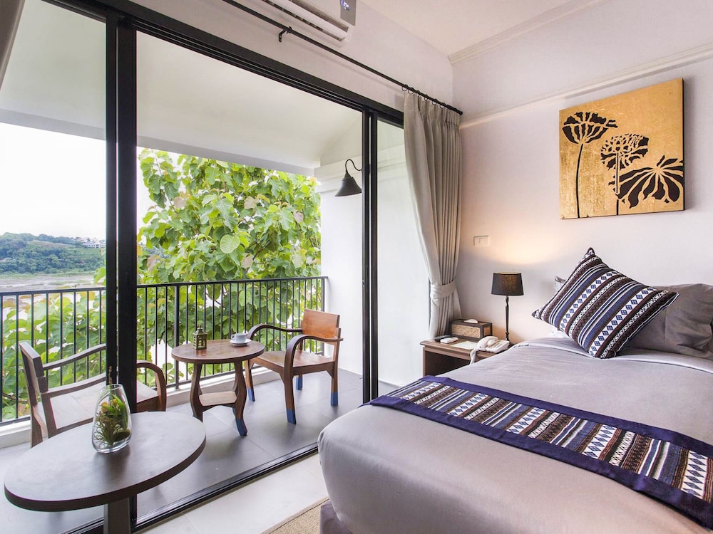 Deluxe Double or Twin Room, River View photo 2