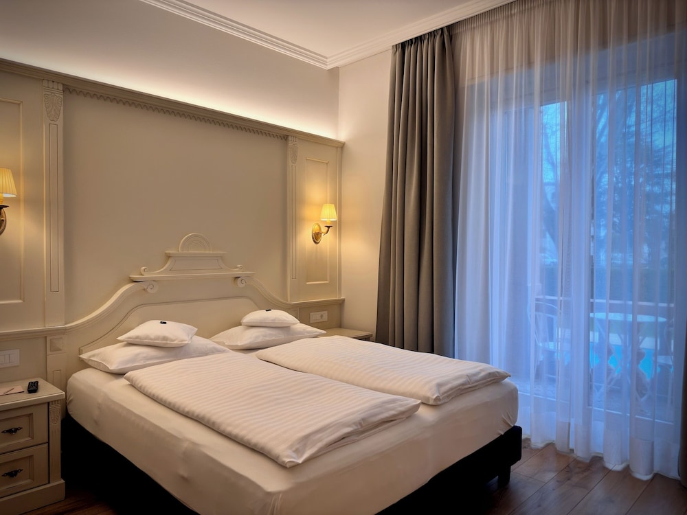 Deluxe Double Room, Balcony, Pool View