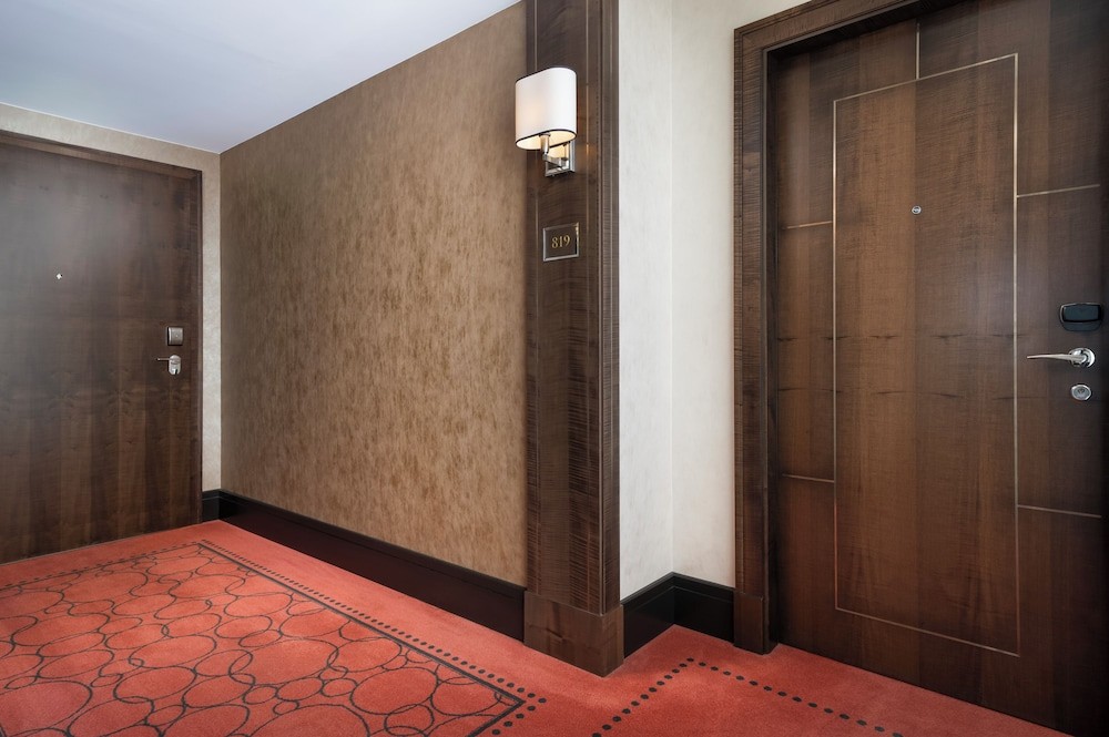 Suite, 2 Bedrooms, Corner