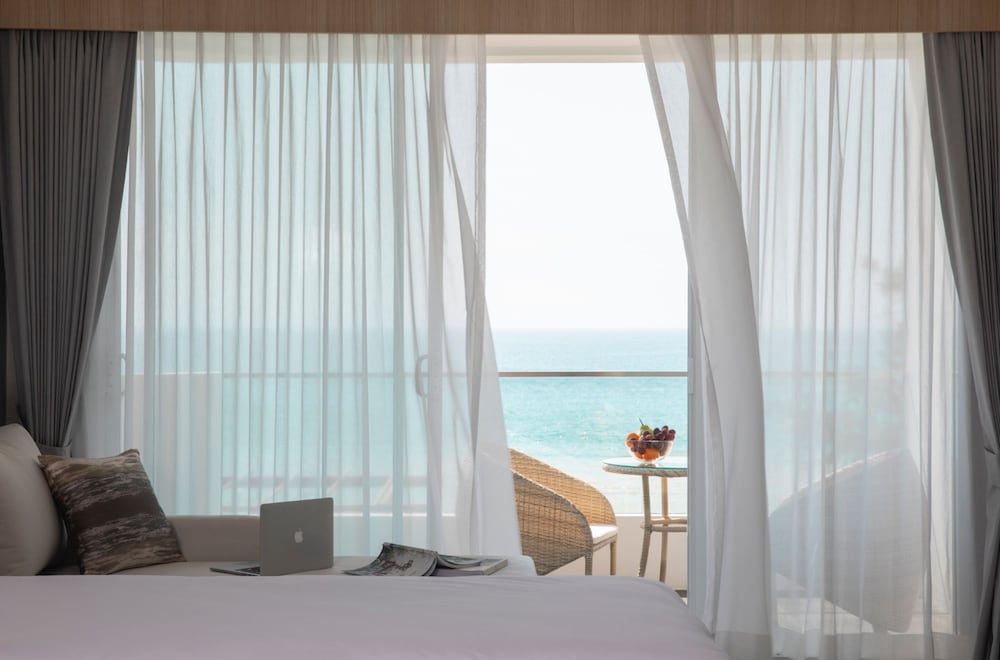 Superior Triple Panoramic Seaview