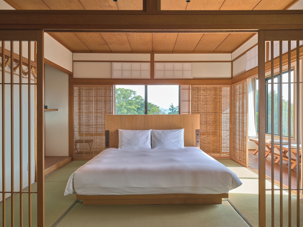 CORNER DELUXE [ KING BED ROOM ] photo 1