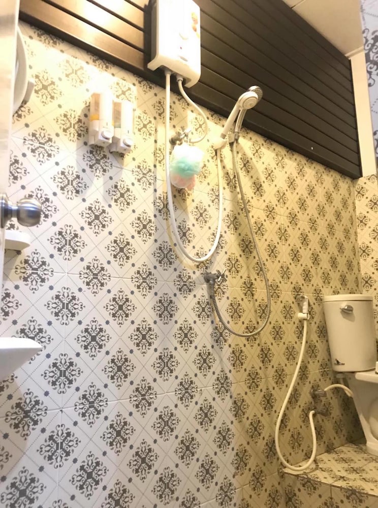 Quadruple Room With Private Bathroom photo 3