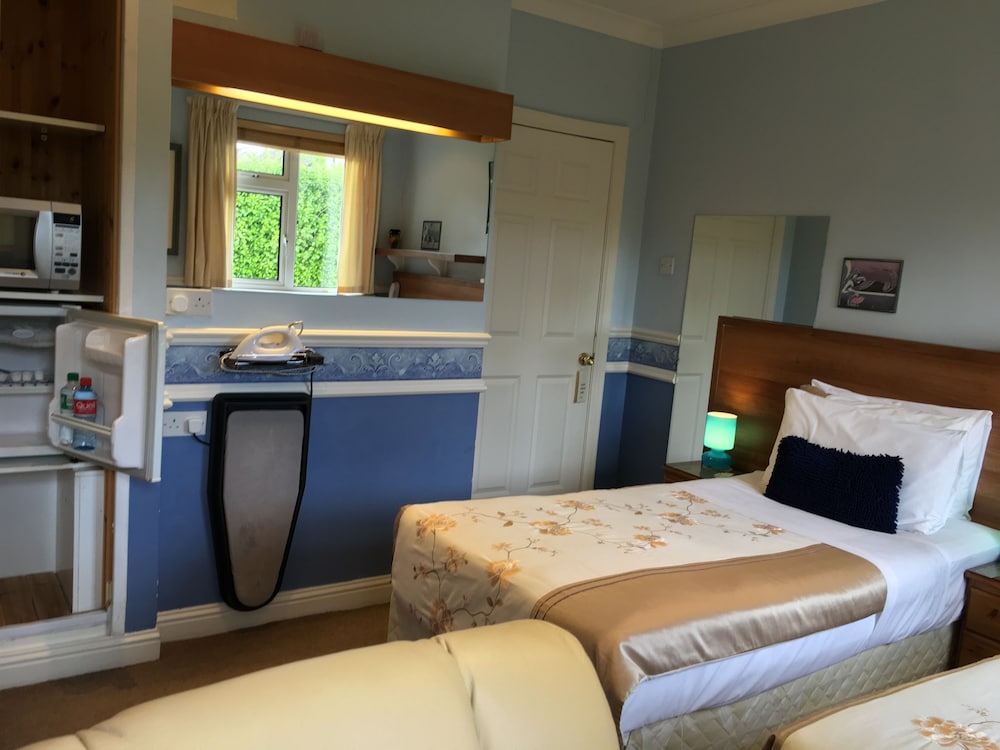 Family Room (1 Double & 3 Single beds) photo 1