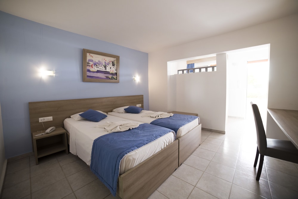 Family Quadruple Room - Photo 1
