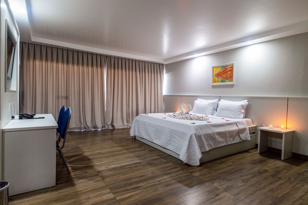 Premium Suite - Photo 1