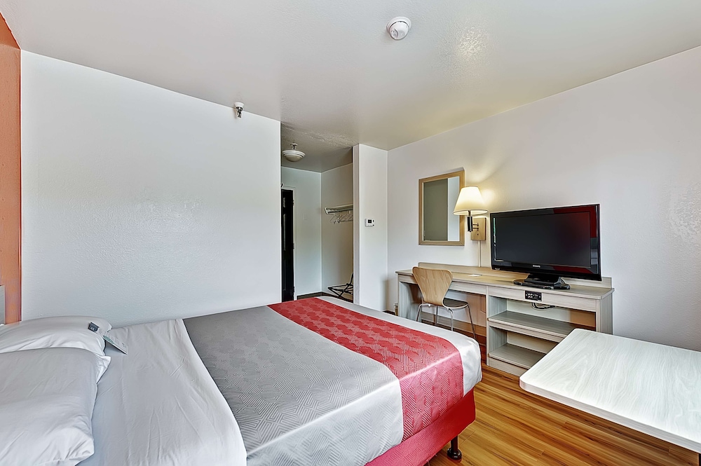 Standard Room, 1 Queen Bed, Accessible, Non Smoking photo 2