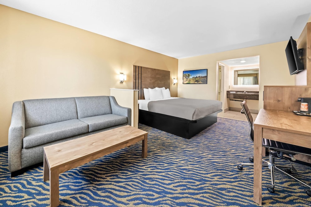 Suite, 1 King Bed with Sofa bed, Non Smoking - Photo 1