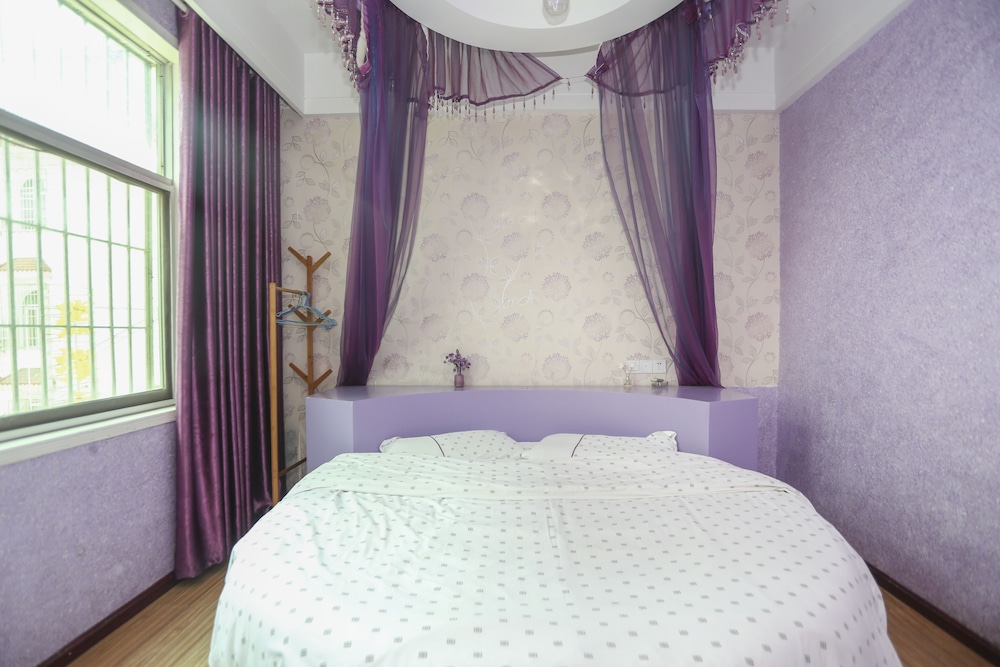 Round Bed Room photo 3